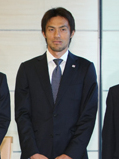 楢﨑正剛（平成２２年５月２５日、鳩山総理は総理大臣官邸で、２０１０ＦＩＦＡワールドカップ日本代表の岡田武史監督、中村俊輔選手、中澤佑二選手、楢崎正剛選手、遠藤保仁選手、日）