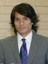 宮本恒靖（平成１８年５月１６日、総理大臣官邸で、サッカーワールドカップ（2006ＦＩＦＡワールドカップ）日本代表チームのジーコ監督と宮本恒靖選手、日本サッカー協会川淵三郎）
